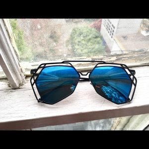 Oversized Mirrored Geometric Velvetine Sunglasses